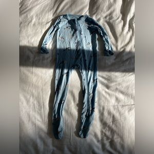 Kyte baby sharks 2 way zip footed pajama